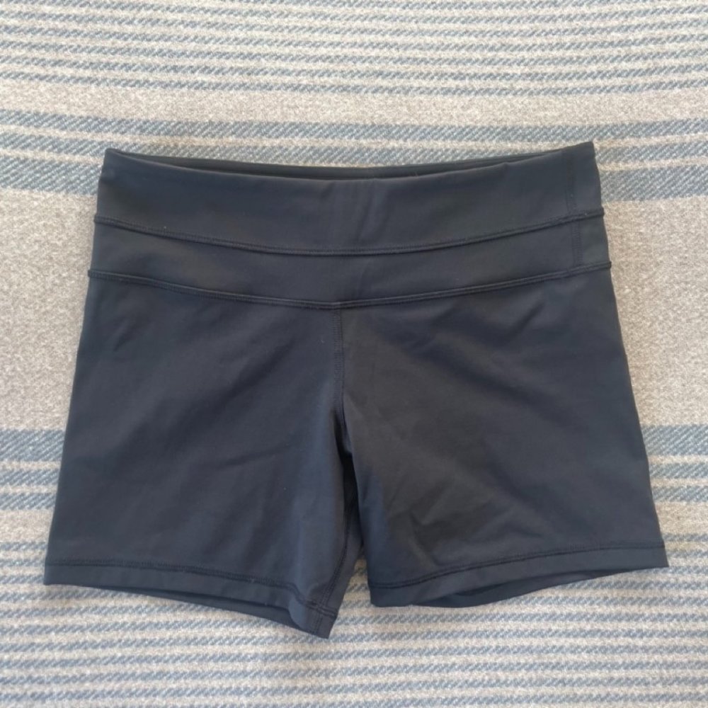 lululemon align high-rise shorts, size 6